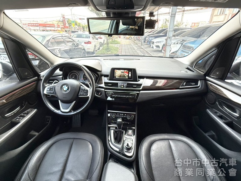 2017年式 BMW 220i GT 總代理 Luxury Line版 正七人座 雙前電動椅 自動停車 稀有釋出跨界休旅
