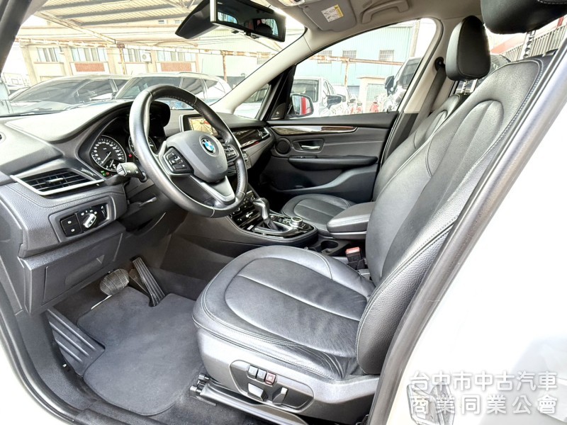 2017年式 BMW 220i GT 總代理 Luxury Line版 正七人座 雙前電動椅 自動停車 稀有釋出跨界休旅