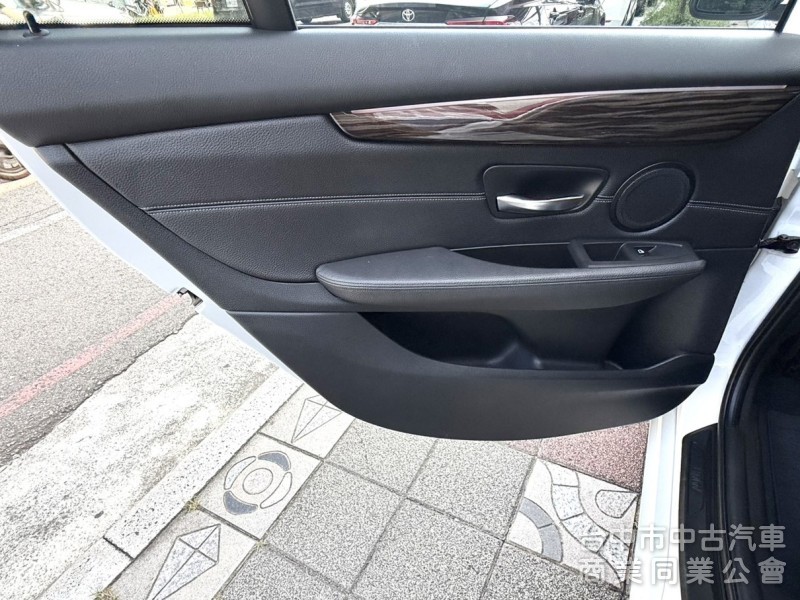 2017年式 BMW 220i GT 總代理 Luxury Line版 正七人座 雙前電動椅 自動停車 稀有釋出跨界休旅