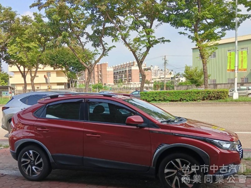 2018年 Luxgen U5 1.6 360環景旗艦 Hi-Fi版 原鈑件 恆溫空調 自動停車 靚麗亮眼跨界小休旅