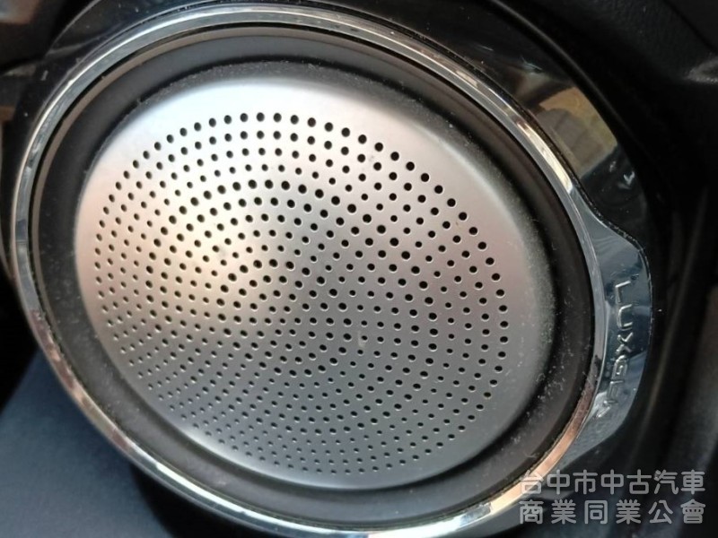 2018年 Luxgen U5 1.6 360環景旗艦 Hi-Fi版 原鈑件 恆溫空調 自動停車 靚麗亮眼跨界小休旅