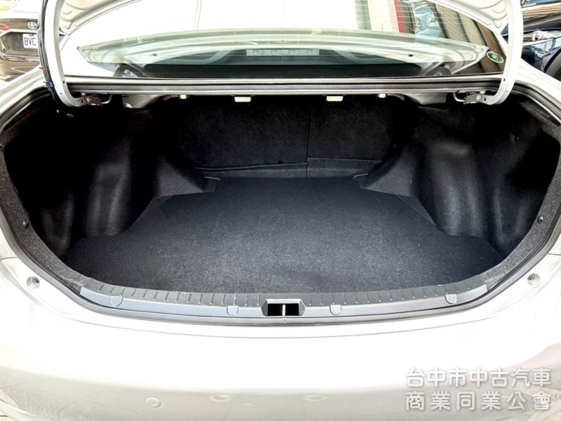 2012年 Toyota Altis 1.8 E版 原鈑件 超低里程 僅跑8萬 恆溫 定速 車況超優好保養 通勤代步首選