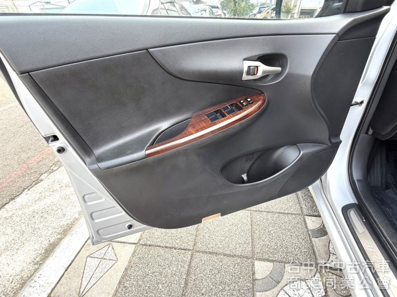 2012年 Toyota Altis 1.8 E版 原鈑件 超低里程 僅跑8萬 恆溫 定速 車況超優好保養 通勤代步首選