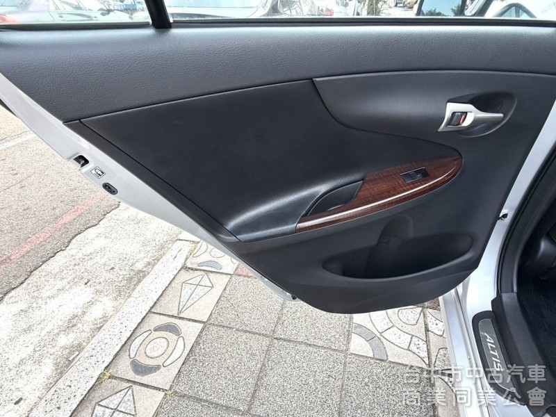 2012年 Toyota Altis 1.8 E版 原鈑件 超低里程 僅跑8萬 恆溫 定速 車況超優好保養 通勤代步首選