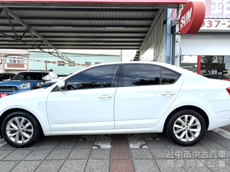 2019年式 SKODA Octavia 1.0 TSI 豪華動能版 一手車 里程6萬 雙區恆溫 皮椅 都會優質代步小車