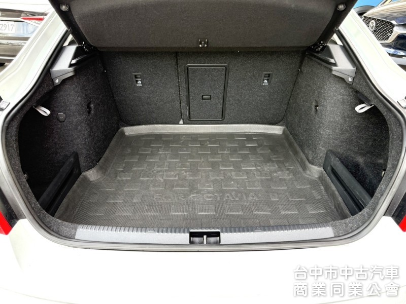 2019年式 SKODA Octavia 1.0 TSI 豪華動能版 一手車 里程6萬 雙區恆溫 皮椅 都會優質代步小車