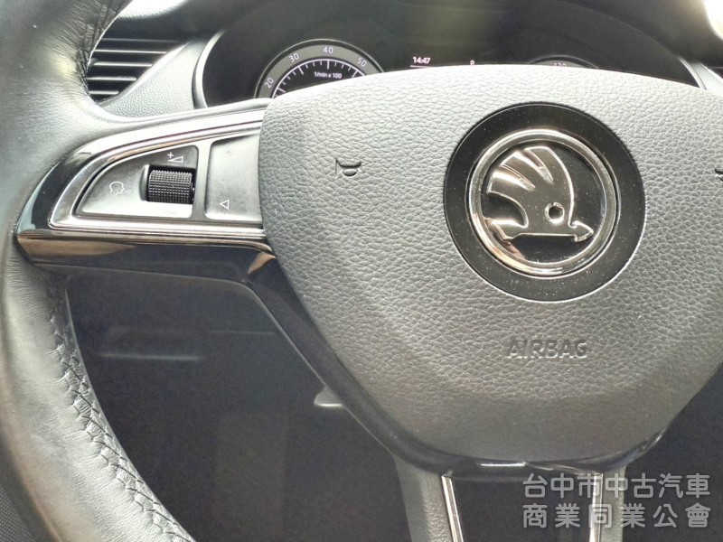 2019年式 SKODA Octavia 1.0 TSI 豪華動能版 一手車 里程6萬 雙區恆溫 皮椅 都會優質代步小車