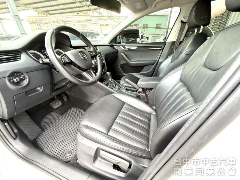 2019年式 SKODA Octavia 1.0 TSI 豪華動能版 一手車 里程6萬 雙區恆溫 皮椅 都會優質代步小車