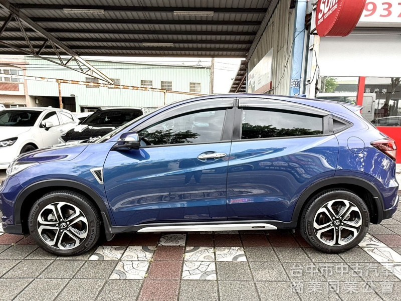 2017年式 Honda HR-V 1.8 頂級S版 原鈑件 僅跑5萬 加購環景系統 換檔撥片 適合小家庭跨界輕休旅