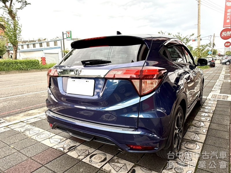 2017年式 Honda HR-V 1.8 頂級S版 原鈑件 僅跑5萬 加購環景系統 換檔撥片 適合小家庭跨界輕休旅