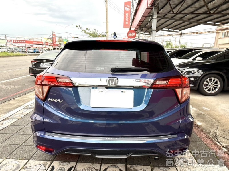 2017年式 Honda HR-V 1.8 頂級S版 原鈑件 僅跑5萬 加購環景系統 換檔撥片 適合小家庭跨界輕休旅