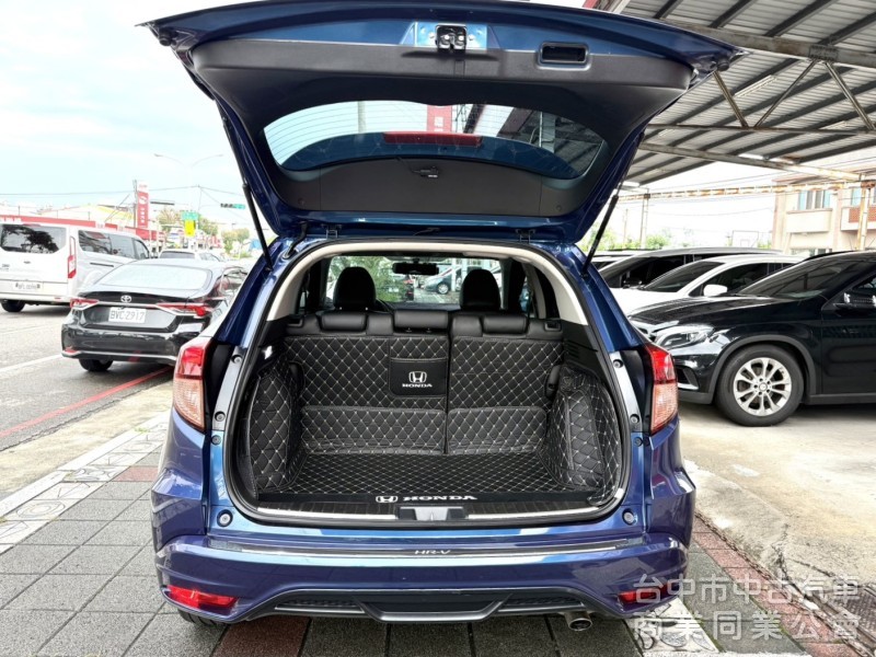 2017年式 Honda HR-V 1.8 頂級S版 原鈑件 僅跑5萬 加購環景系統 換檔撥片 適合小家庭跨界輕休旅