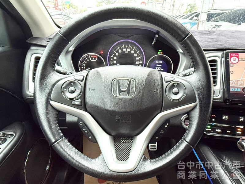 2017年式 Honda HR-V 1.8 頂級S版 原鈑件 僅跑5萬 加購環景系統 換檔撥片 適合小家庭跨界輕休旅