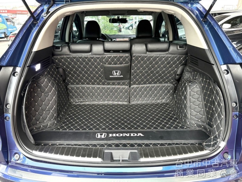 2017年式 Honda HR-V 1.8 頂級S版 原鈑件 僅跑5萬 加購環景系統 換檔撥片 適合小家庭跨界輕休旅