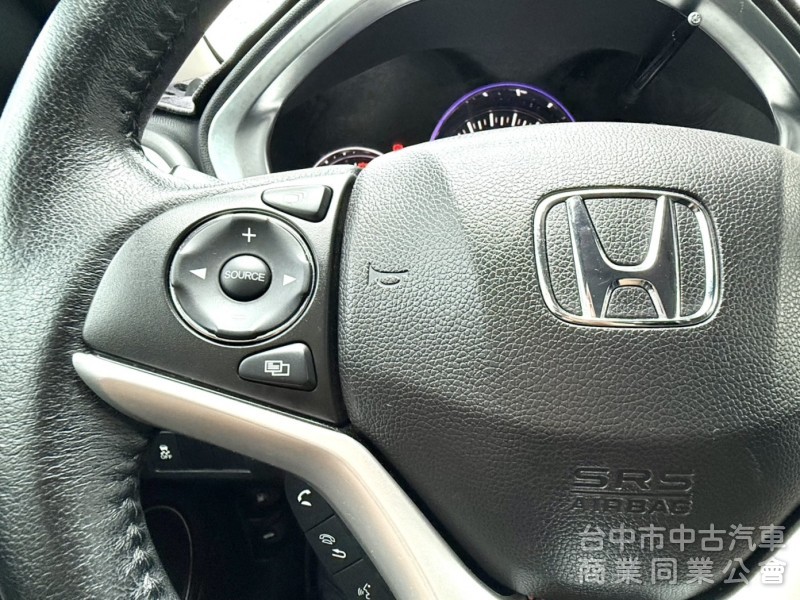 2017年式 Honda HR-V 1.8 頂級S版 原鈑件 僅跑5萬 加購環景系統 換檔撥片 適合小家庭跨界輕休旅