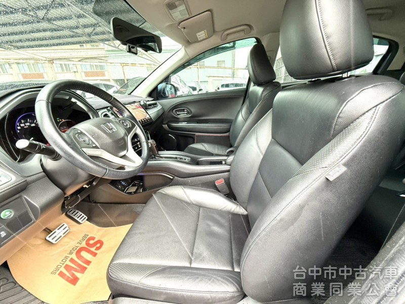 2017年式 Honda HR-V 1.8 頂級S版 原鈑件 僅跑5萬 加購環景系統 換檔撥片 適合小家庭跨界輕休旅
