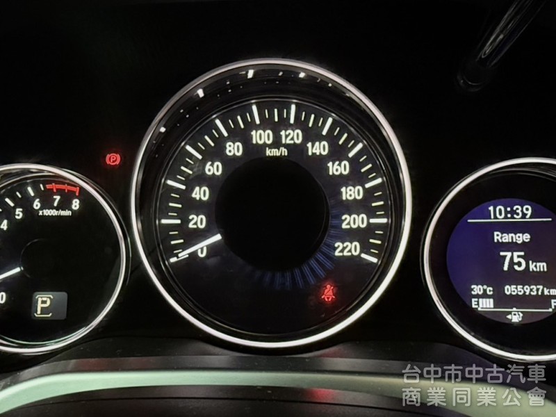 2017年式 Honda HR-V 1.8 頂級S版 原鈑件 僅跑5萬 加購環景系統 換檔撥片 適合小家庭跨界輕休旅