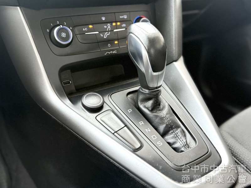 2016年 Ford Focus 5D 1.5T 汽油時尚型 原鈑件 定速 渦輪增壓 換檔撥片 省油實用 便宜輕鬆入手