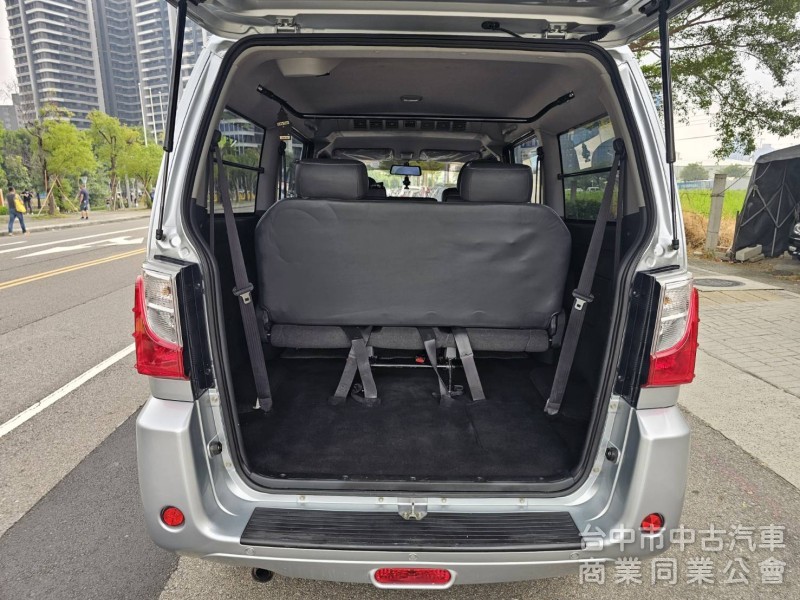2022年 菱利 A180 廂車(自排) 8人座 原鈑件 里程4萬 加裝車頂置放架 空間大 家庭出遊 公司用車都適宜