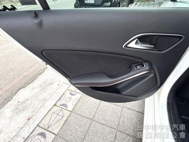 2017年 M-Benz A180 1.6 AMG Line 運動版 總代理 原漆原鈑件 低里程 最保值的賓士鋼砲小車
