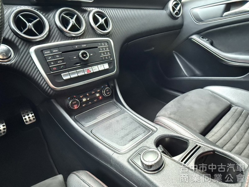 2017年 M-Benz A180 1.6 AMG Line 運動版 總代理 原漆原鈑件 低里程 最保值的賓士鋼砲小車