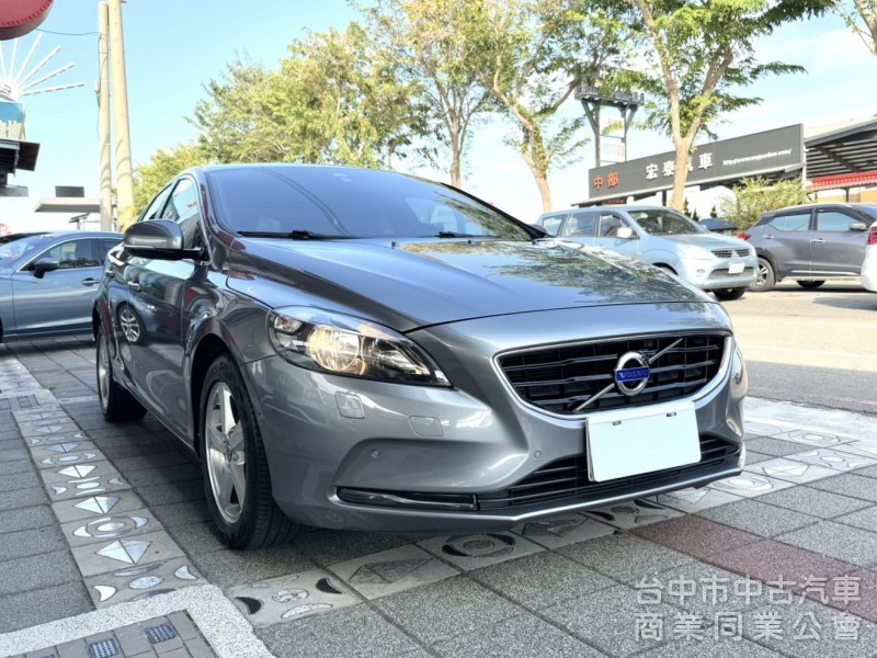 2015年 VOLVO V40 T4 1.6 豪華版 雙區恆溫 渦輪增壓 自動停車 電動座椅 北歐經典質感掀背小車