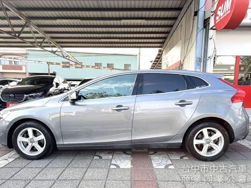 2015年 VOLVO V40 T4 1.6 豪華版 雙區恆溫 渦輪增壓 自動停車 電動座椅 北歐經典質感掀背小車
