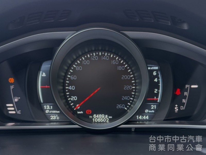 2015年 VOLVO V40 T4 1.6 豪華版 雙區恆溫 渦輪增壓 自動停車 電動座椅 北歐經典質感掀背小車