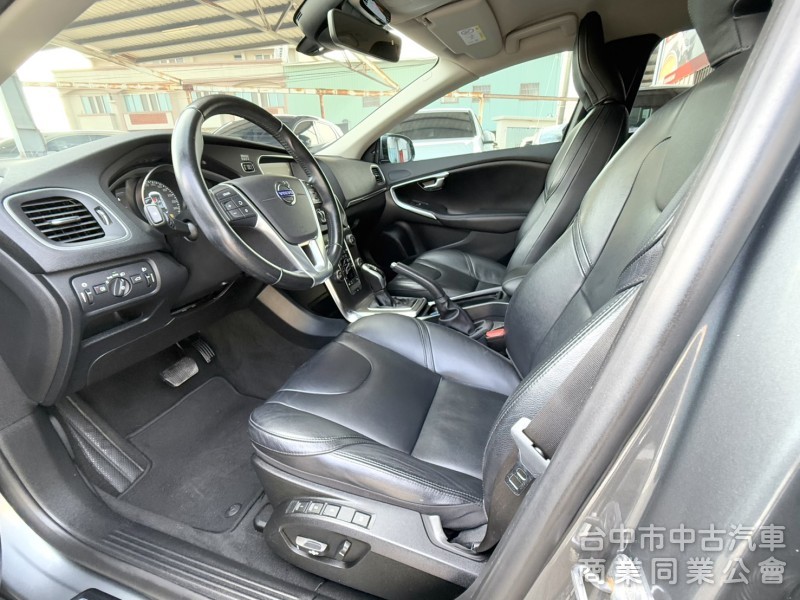 2015年 VOLVO V40 T4 1.6 豪華版 雙區恆溫 渦輪增壓 自動停車 電動座椅 北歐經典質感掀背小車
