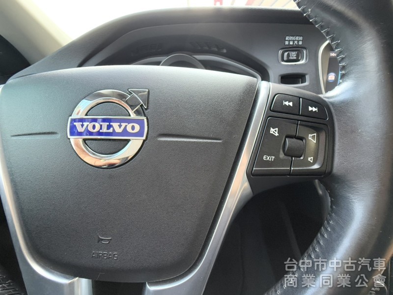 2015年 VOLVO V40 T4 1.6 豪華版 雙區恆溫 渦輪增壓 自動停車 電動座椅 北歐經典質感掀背小車