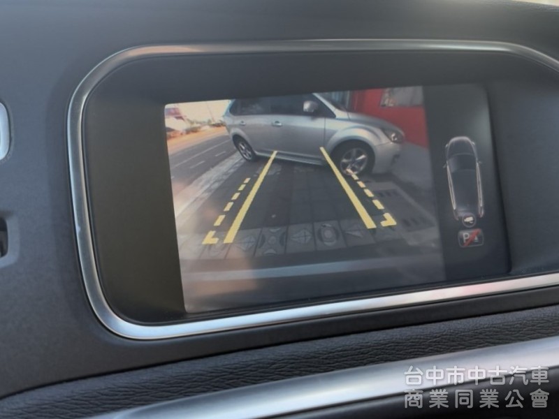 2015年 VOLVO V40 T4 1.6 豪華版 雙區恆溫 渦輪增壓 自動停車 電動座椅 北歐經典質感掀背小車