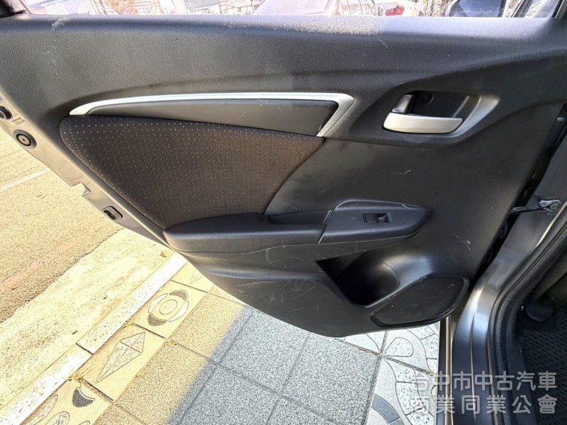 2015年 Honda Fit 1.5 VTi-S 認證車 恆溫 換檔撥片 定速 影音 都會靈巧代步小車