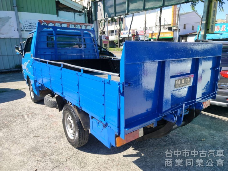 04中華得利卡框式油壓尾門 