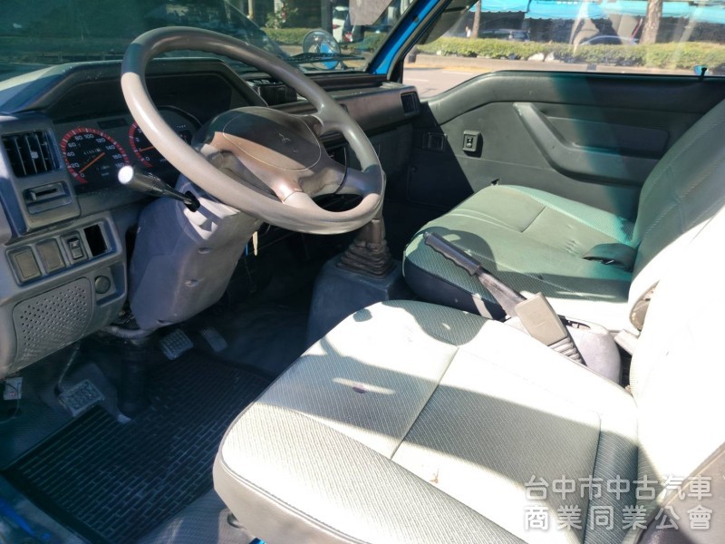 04中華得利卡框式油壓尾門 