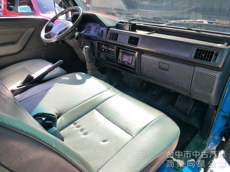 04中華得利卡框式油壓尾門 