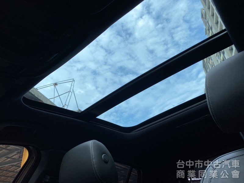 2017 Infiniti Q30 1.6t風尚版　一手車／原廠保養／原鈑件／雙前電動記憶座椅／導航／全景玻璃天窗