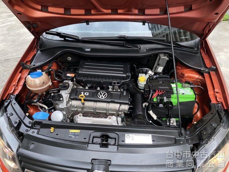 2015 Volkswagen Polo 1.6 HL　原鈑件/原廠保養/實用代步小車/棕色