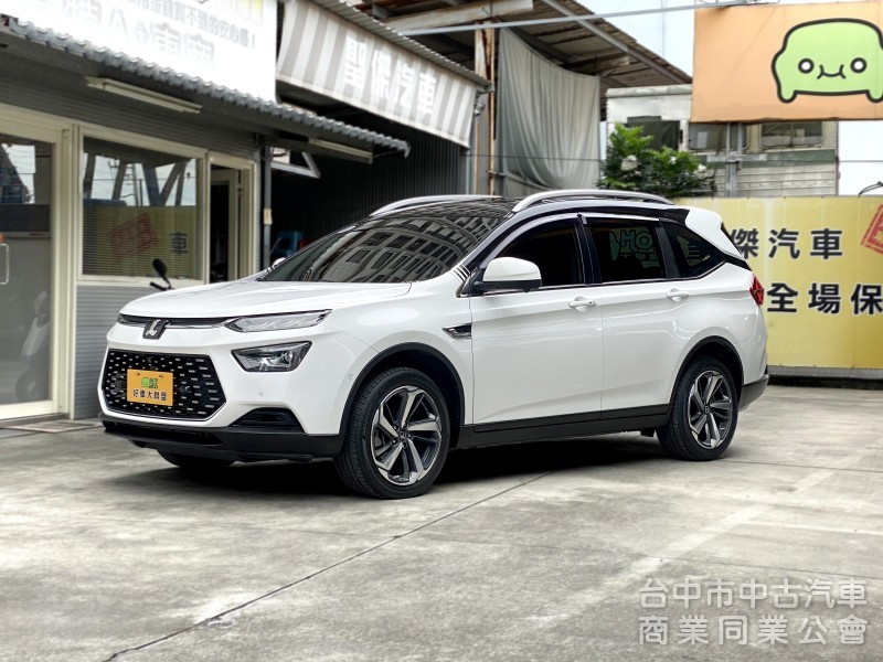 2022 Luxgen URX 7人 全景樂活版　原廠斜坡板／全景天窗／ACC／環景／腳踢尾門／抬顯／出遊福祉輪椅