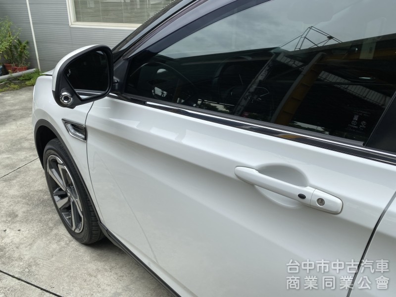 2022 Luxgen URX 7人 全景樂活版　原廠斜坡板／全景天窗／ACC／環景／腳踢尾門／抬顯／出遊福祉輪椅