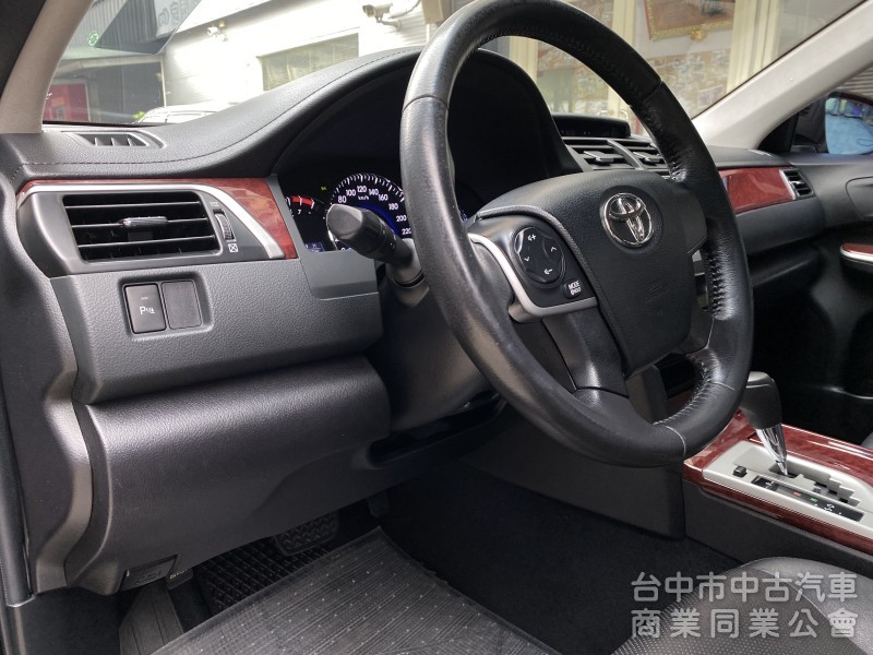 2014 Toyota Camry 2.0 E 　大空間／內裝美／抬顯／原鈑件／第三方認證／現車在店