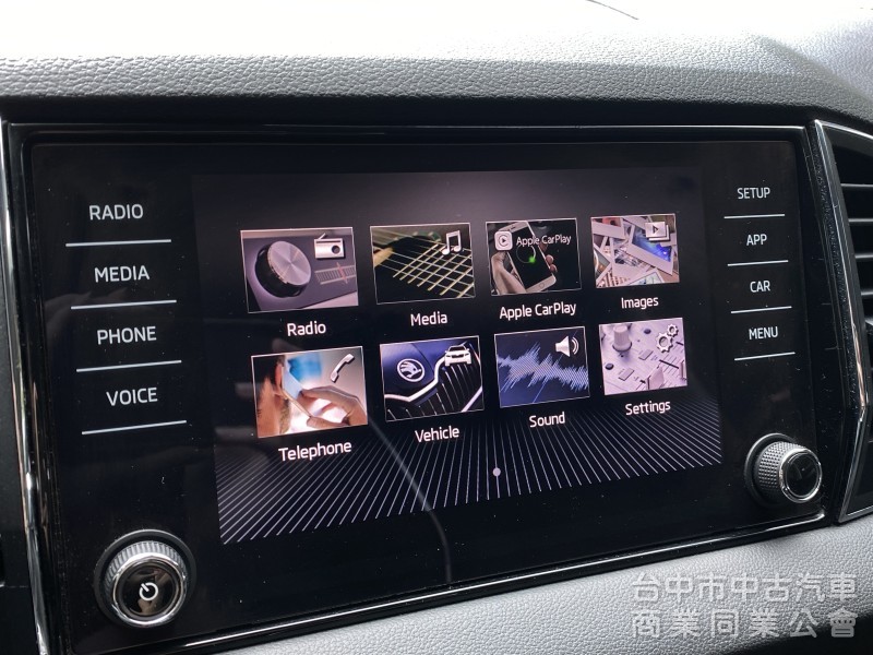 2018 Skoda Karoq 1.5 TSI 菁英版　carplay／原鈑件／原廠保養／ACC／Ikey摸門／電尾