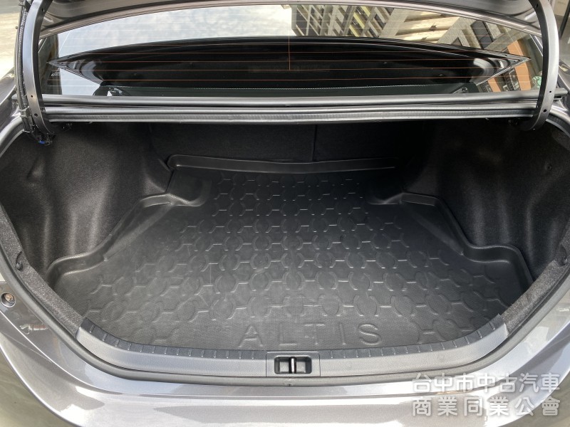 2016 Toyota Corolla Altis 1.8雅緻版　倒車顯影／好開好順／耐操省油／代步實用車