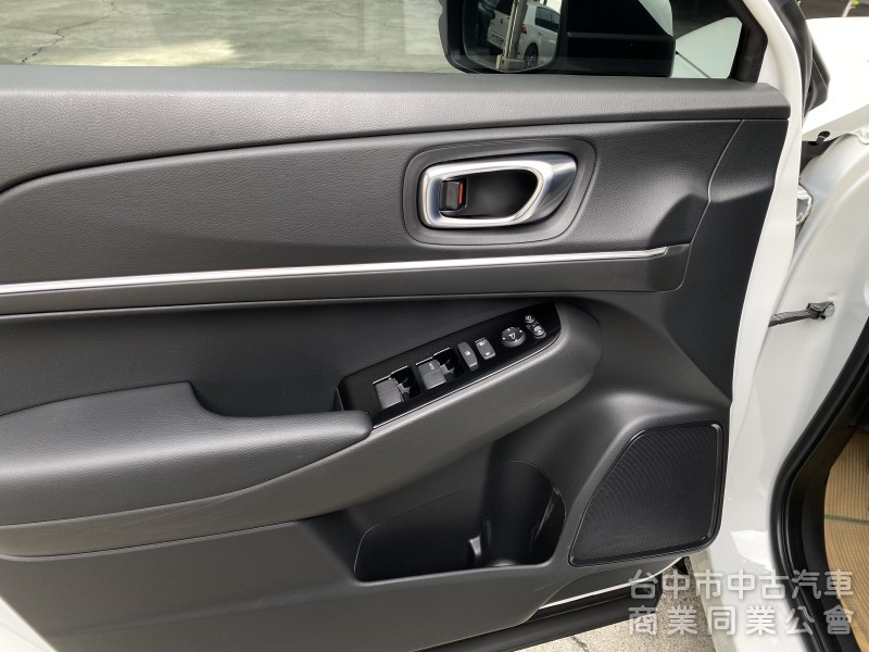 2022 HR-V Prestige尊榮版　一手女用車／原鈑件／原廠保養／電尾門／Carplay／無線充