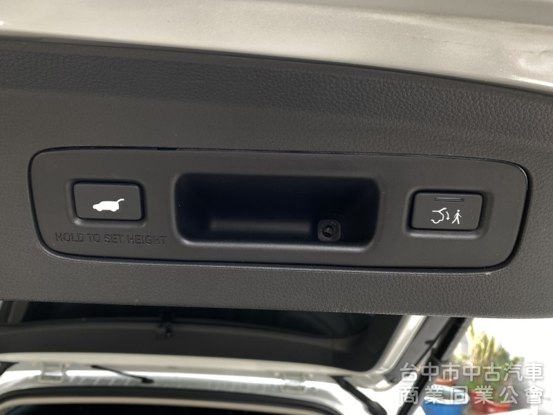 2022 HR-V Prestige尊榮版　一手女用車／原鈑件／原廠保養／電尾門／Carplay／無線充