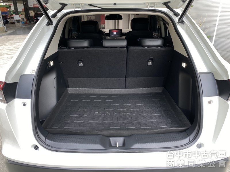 2022 HR-V Prestige尊榮版　一手女用車／原鈑件／原廠保養／電尾門／Carplay／無線充
