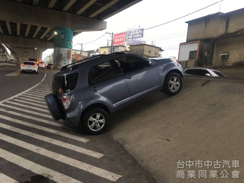 拼俗價  2011年式   小悍馬 4X4休旅  超值價搶購中.....                        