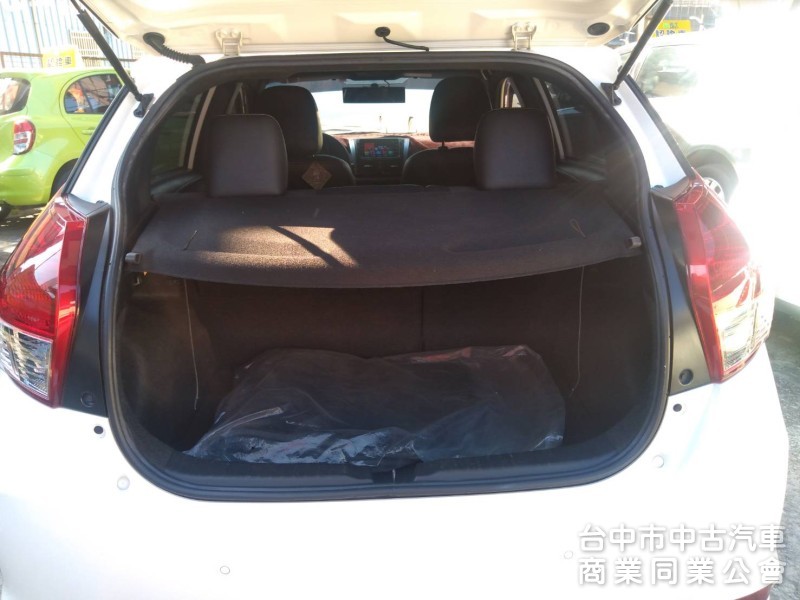 拼俗價  YARIS  17年式  里程只跑7萬  仕女最愛  優質 美車   .....  .            