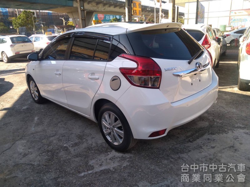 拼俗價  YARIS  17年式  里程只跑7萬  仕女最愛  優質 美車   .....  .            