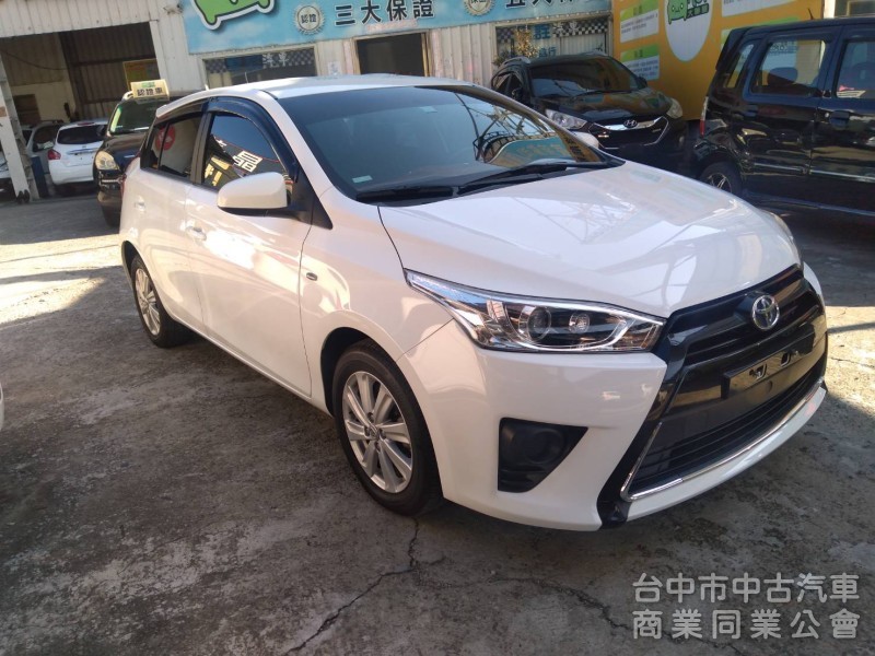 拼俗價  YARIS  17年式  里程只跑7萬  仕女最愛  優質 美車   .....  .            