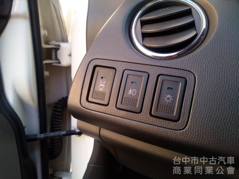 拼俗價 一手車 08年式 SWIFT 里程少 I-KEY   尾翼 跑車胎 搶購中.....              